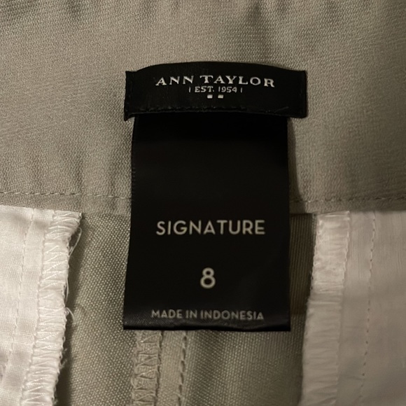 Ann Taylor Signature Gray Shorts - Picture 3 of 7